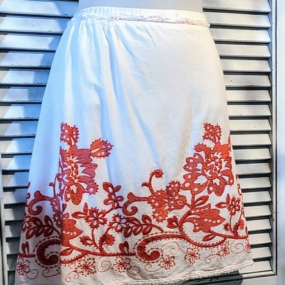 Sophie Max Dresses & Skirts - Sophie Max Med Embroidered Skirt